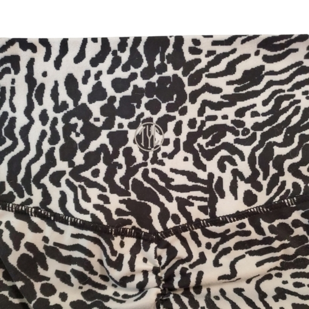 TYC Women's White Leopard Scrunch Booty High Rise Leggings Medium - Picture 6 of 6